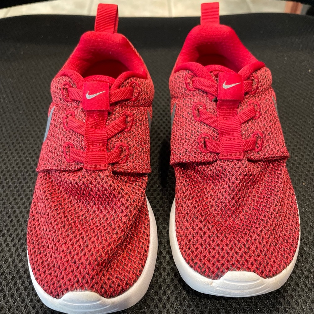 Boys Nike sneakers 10c